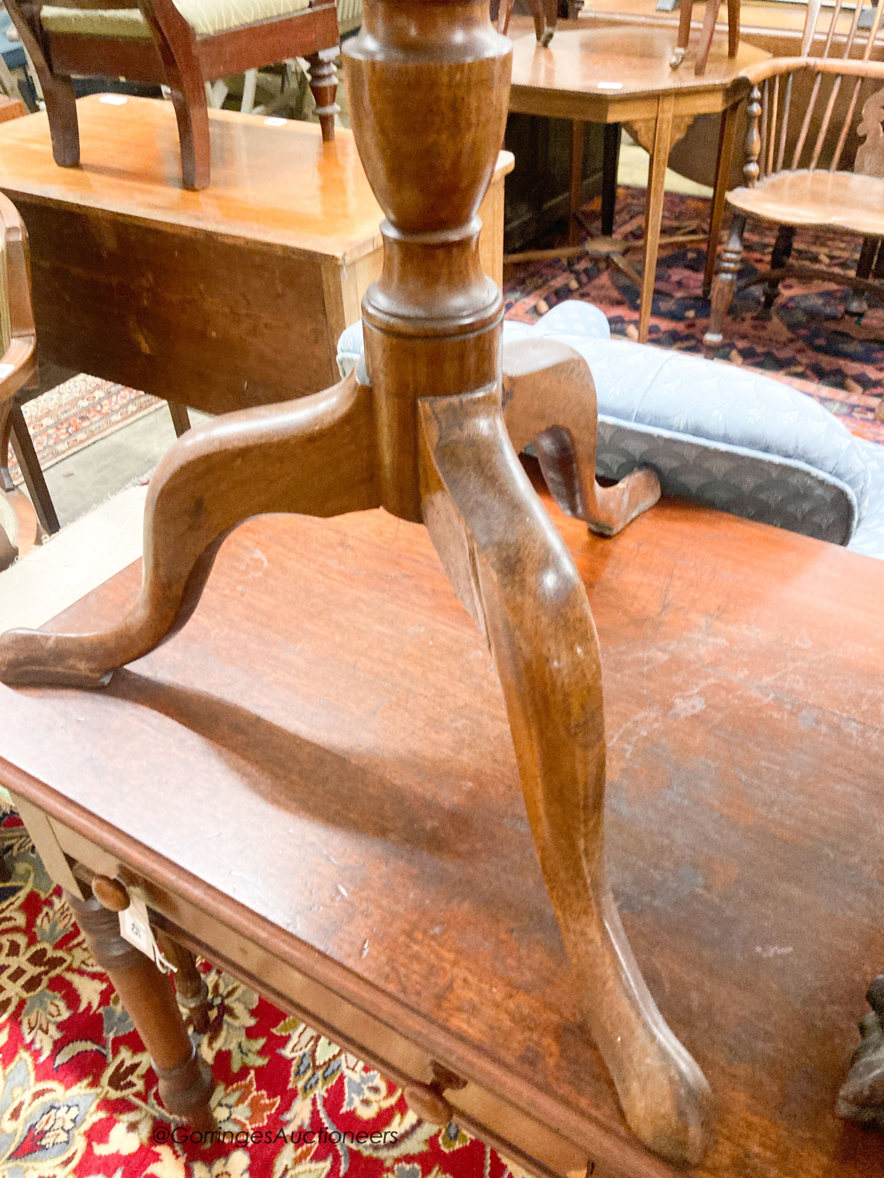 A George III circular mahogany tilt top tea table, diameter 65cm, height 70cm